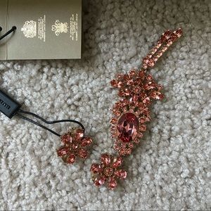 Burberry double daisy asymmetric clip-on earrings